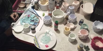Imagen de MACETAS DE YESO PINTADAS A MANO