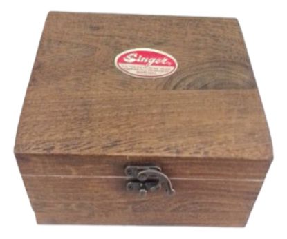 Mostrar detalles de Caja de madera con tapa Imagen de Caja de madera con tapa